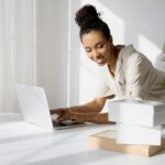 Rahasia Bisnis Kecil: 10 Strategi Cerdas Kolaborasi dengan AI (Bukan Digantikan!)